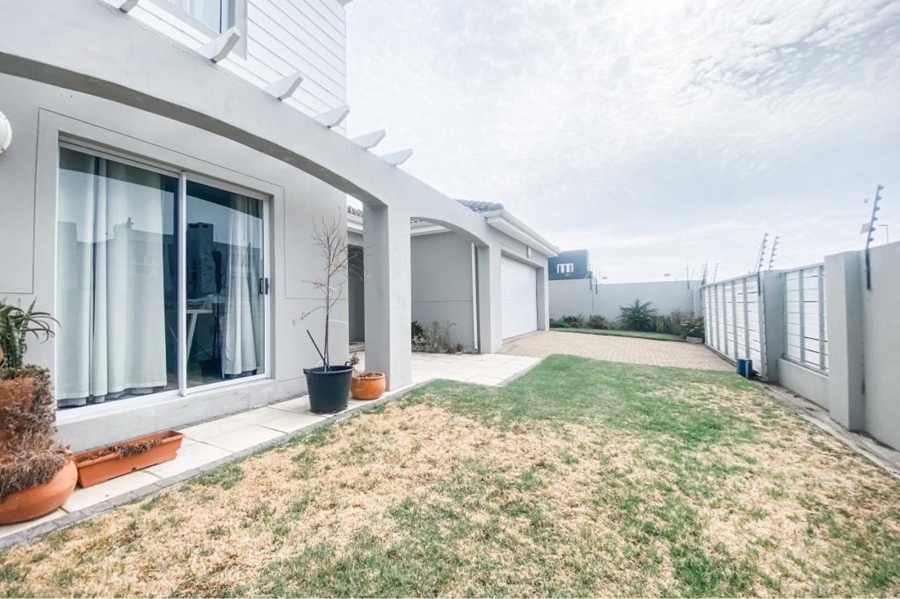 To Let 4 Bedroom Property for Rent in Parklands North Western Cape